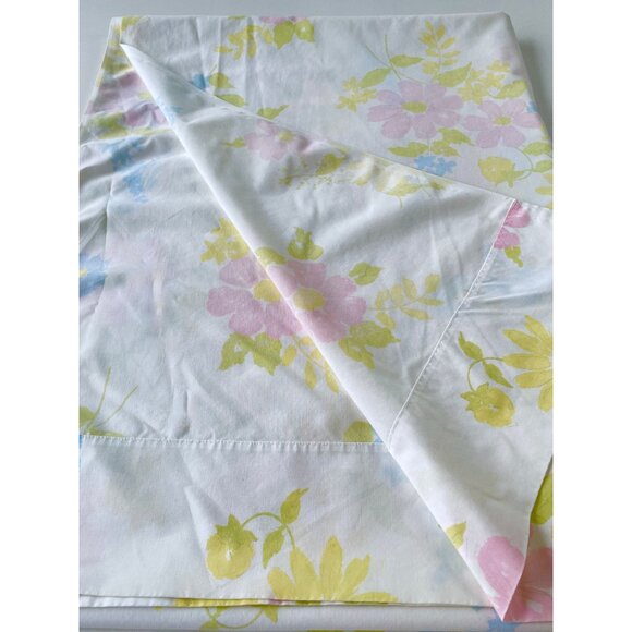 Vintage 1970s flat/top sheet, pink, blue, floral pastel, twin size bed - Picture 6 of 7
